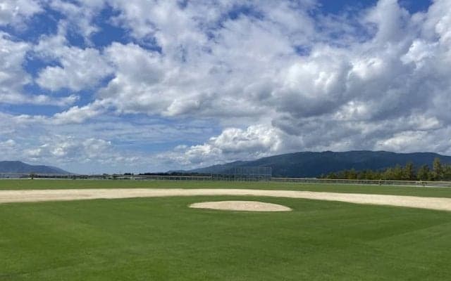 DeNA筒香選手が私費2億円をかけて子供のための野球場を建設