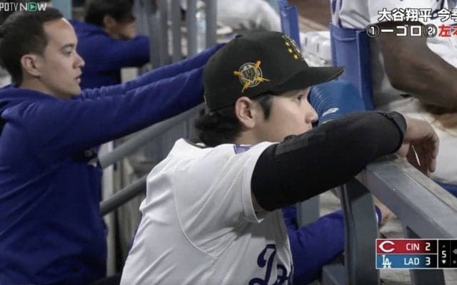 いつもと違う…！？ 大谷翔平、中継カメラがとらえた激レアシーン　ベンチで一瞬だけ見せた“表情”にファン騒然 「イケメンすぎる」「こんなカッコ良いのなんで？」