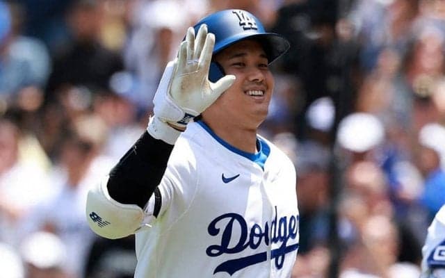 大谷翔平、移籍後初のサヨナラ打　水かけられ大喜び…本拠地熱狂「いい形で終われて良かった」