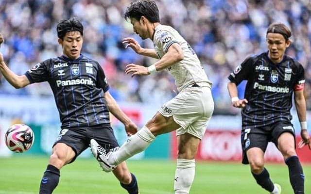 「機転が異次元」J1川崎ベテランMFの天才的アシストに称賛広がる！「ほんまクレバー」「さすが家長昭博」などの声