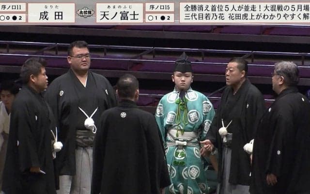 緊張感が走る協議の中で…16歳行司が突如浮かべたキュートな笑顔に視聴者ほっこり「笑ってるw」