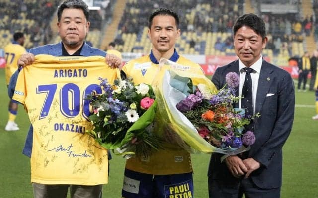 【現地撮】一生ダイビングヘッド岡崎慎司38歳のラストマッチ｢最後の雄姿｣(1)試合後に語った｢引退理由｣と｢監督｣と｢死に場所｣