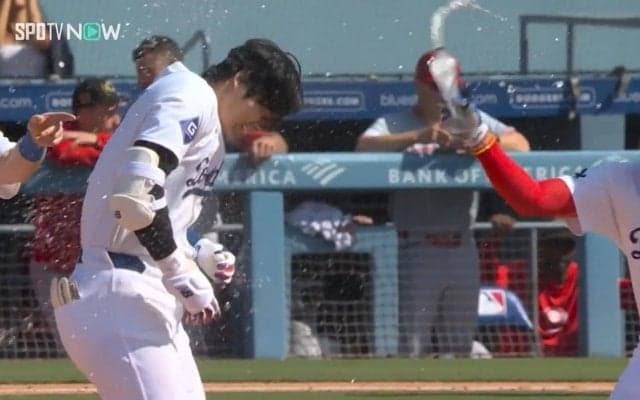 マジか！大谷翔平、歓喜のサヨナラ安打にある2人が大活躍？全力水攻めでヒーローをずぶ濡れにした瞬間