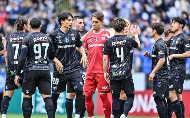 「胸熱」「いい顔してる」G大阪Jr.ユース出身の元日本代表“同級生ツーショット”にファン歓喜！「いたずらっ子みたいな笑顔は同級生だからこそだろうなぁ」の声