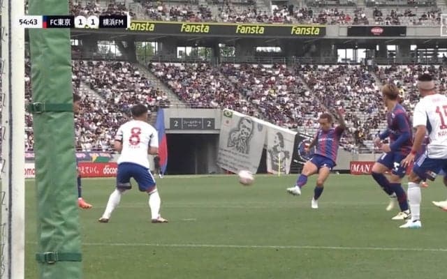 「常に吠えている」37歳・長友佑都、ホーム味スタで5118日ぶりのゴラッソ！松木玖生の落としに走りこんで右足一閃、豪快ミドルで同点弾を決めた瞬間
