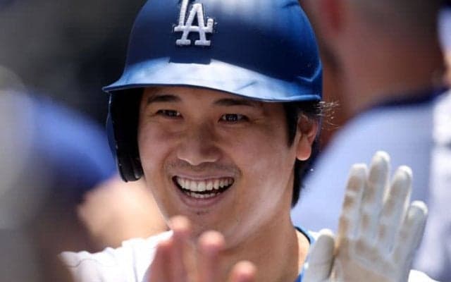 「この男はどの投手も翻弄する」大谷翔平が意表を突くセーフティーバントで内野安打をもぎ取る！ 先発の山本由伸は2回まで無失点4奪三振