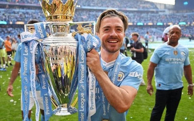 「さすがだな」「可愛いぞ」4連覇祝うセレモニーでグリーリッシュがお茶目な姿！ まさかの“暴発”にきょとん顔