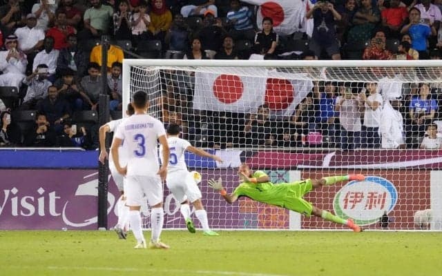 久保建英ら不在の中、出場権獲得に貢献した神セーブGK、アジア杯MVPと｢Jリーグ組｣【日本サッカーにオリンピックは必要か】(1)