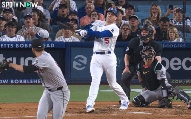 こんな楽しそうな「ベッツ、大谷翔平、フリーマン」は見たことない！ 衝撃の満塁弾直後のワンシーンに「跳ねてらっしゃるｗ」「かわいいのよなw」