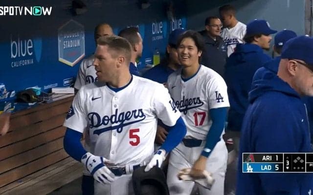 フリーマンが大谷翔平に…ベンチで「アレ？」僕に来てくれないの…な“笑撃”の瞬間「オオタニさんw」「フリーマンw」