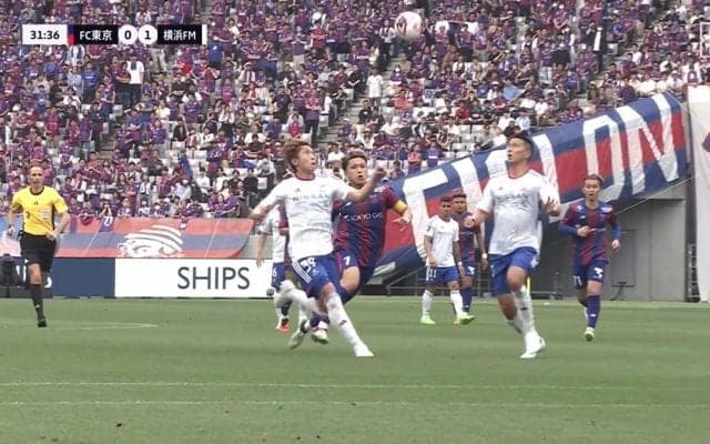 「大丈夫か？」ACL決勝を控える横浜FMにアクシデント 味方同士の衝突で頭部を強打しCB二人が負傷、一人は脳震盪で途中交代に スタジアム騒然の緊急事態