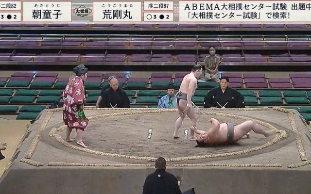 140キロの巨漢が声を上げて…小兵力士の決まり手が“まるで合気道”！ 「なんやいまの」不思議な決着の瞬間