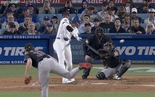 イチロー打法炸裂！大谷翔平の“技ありツーベース”にロバーツ監督も思わず…　「さすが首位打者」「軽打で長打」圧巻打撃の瞬間