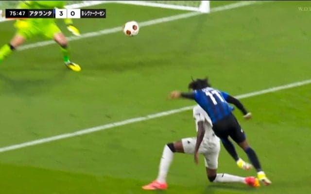 「ヒーロー爆誕」EL決勝史上初のハットトリック達成！ アタランタFWが急加速して逆足ゴラッソ→レヴァークーゼンの無敗記録を止めた瞬間「えぐいって」「個人で切り裂いた」