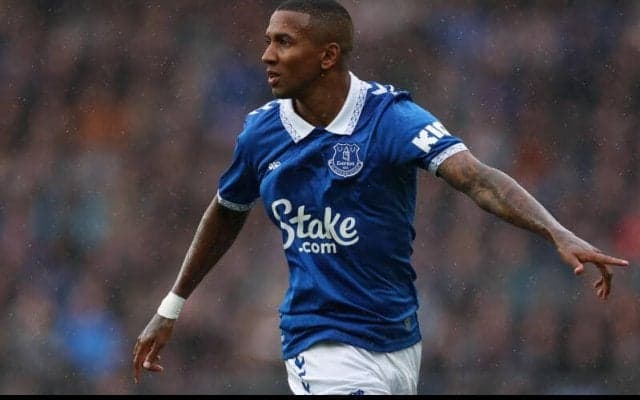 もうじき39歳のアシュリー・ヤング「できるだけ長くプレーしたい」…エバートンからも延長オファー