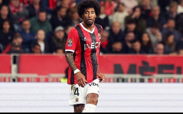 ニース主将CBダンテが1年の契約延長にサイン！　40歳で臨んだ今季はリーグ最少失点の堅守に貢献