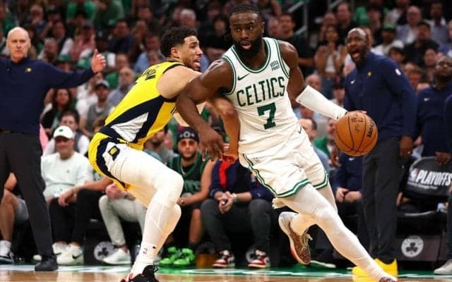 イースト決勝初戦で同点弾を決めたブラウン「最後のブザーが鳴るまで終わりじゃない」