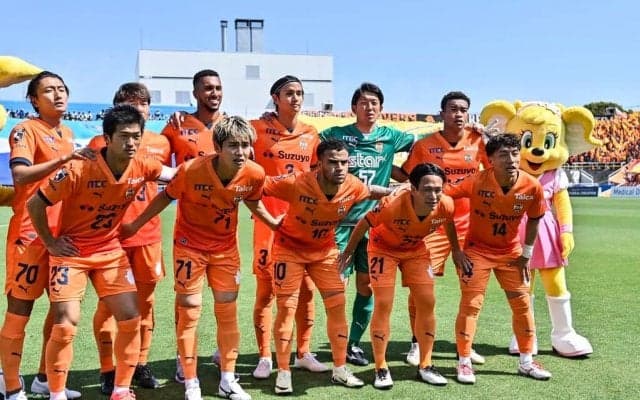 「黒地にオレンジ？」「夏ユニかな!！」J2清水が公開した「PUMAとの意味深映像」に限定ユニフォーム待望の声続々！「こういう演出が良い！ワクワクが止まらない」とファン興奮