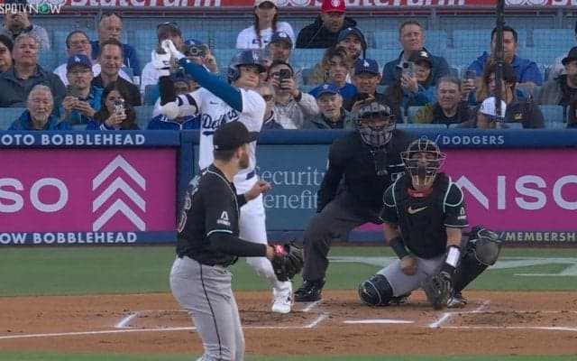 いよいよ“デカいイチロー”になってきた！大谷翔平、あっさり打ち返す「脱力系流し打ち」を見た解説者が次々とレジェントを回想