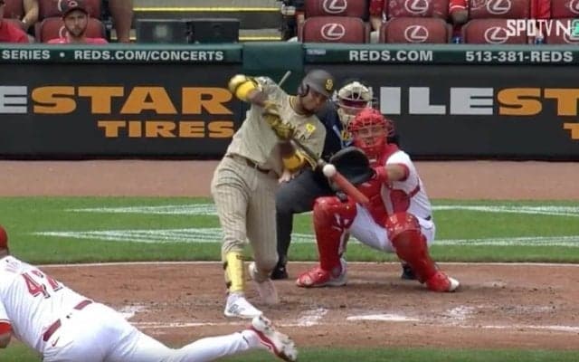 大谷翔平が大ピンチ！なんで、こんな打てるんだ…！？ イチローが認めた安打製造機の“内角変態打ち”がヤバすぎる　ファン騒然「4割到達しそう」「イチローかな」