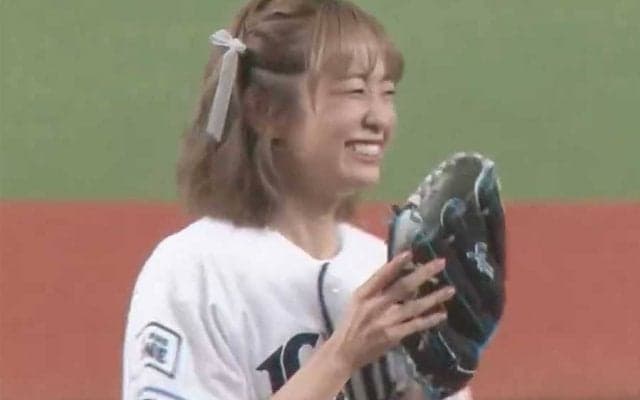 ドタバタ始球式が「かわいすぎ！」　人気声優が“完璧投球”で魅了「笑顔よすぎる」