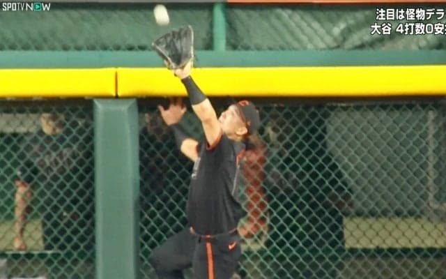 ホームランが幻に…ドジャースの希望を打ち砕く“スーパーキャッチ”で場内騒然　 特大打を好捕「すげープレーきた！」ファン＆解説者絶賛シーンが話題に