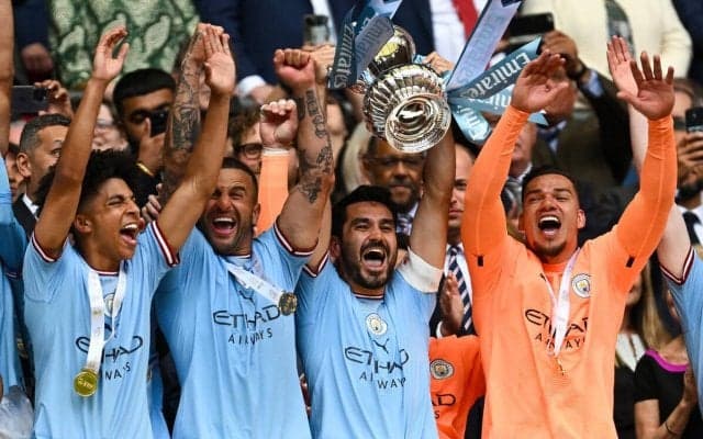 昨季FA杯決勝で大活躍のギュンドアン、古巣にエール　「カップをマンチェスターの青い側に」