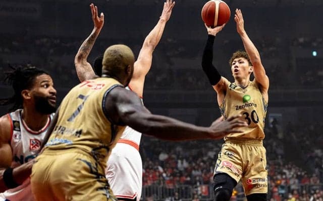 第4Qの猛追を振り切り琉球が広島を撃破…今村、岸本らシューター陣が躍動、CS連覇に王手