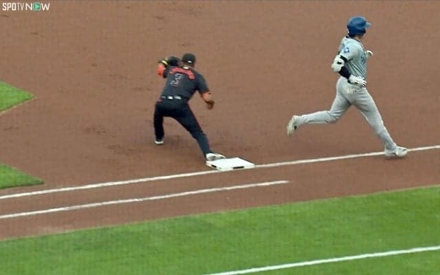 「足はやっ」「肩がつえぇ」大谷翔平の“爆速”vs怪物デラクルーズの“爆肩”　規格外すぎる身体能力対決にファン驚愕