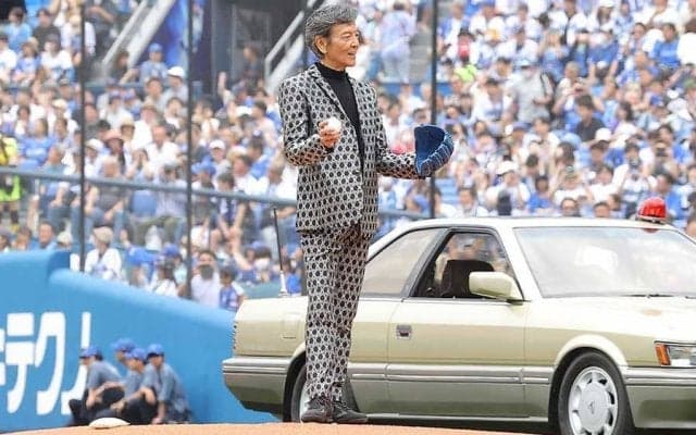 「本当に72歳？」“元野球少年”の衝撃投球　ネット驚愕…軽々投じた速球が「凄すぎる」