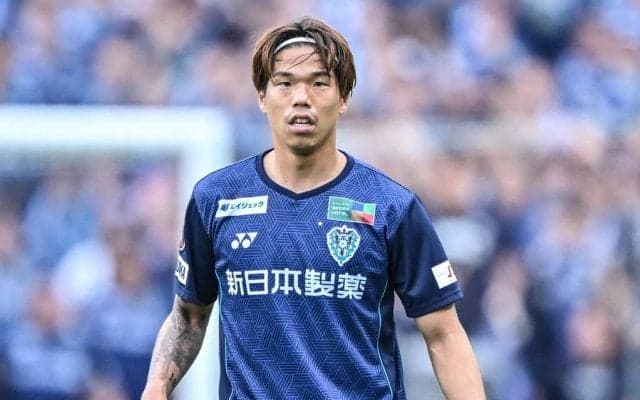 「全盛期の中村俊輔級」福岡28歳MF前寛之の“コース＆軌道＆スピード”完璧な約30mスーパーFK弾に騒然！「とんでもねぇFK！」「鳥肌立ったよマジで」の声