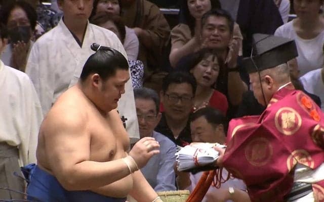 令和の“怪物”大の里、史上最速Vで夏場所制覇！ 横綱・輪島の15場所を圧巻の強さで大きく塗り替える