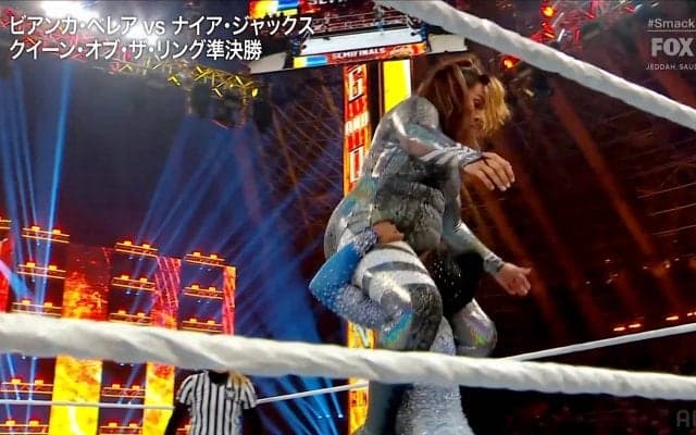 マットが揺れた！75kgの女子レスラーが123kg巨漢女子に衝撃の一撃　「持ち上げたまま歩くのは凄い」驚異の瞬間に場内どよめき