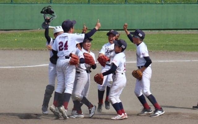 全国出場には補助金　天然芝で打ち放題…“離島の子”を「内向きにさせない」環境整備