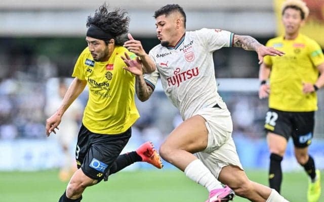 【川崎フロンターレが柏戦で見せた“まばゆい輝き”と依然として消えない影(2)】シュート数で「1対10」と圧倒された後半が物語るもの。「ビルドアップの質と、味方の配置に問題があった」
