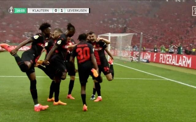 何だこれ！？“魔法のような” 衝撃ゴールに名将も喜び爆発！　「ジャカ砲一閃」「またしても…」レヴァークーゼンの二冠決めた神業ミドルが話題に