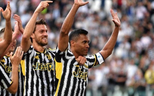 母国復帰を視野に入れるも…9年間在籍のユーベを去るアレックス・サンドロ、新天地やいかに