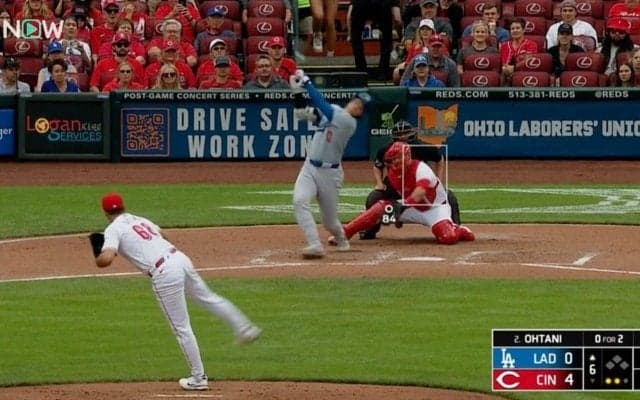 ウソだろ…！？ 大谷翔平は大丈夫なのか…？ 負傷しながらの“豪快すぎるフルスイング”にファン騒然「完全に鉄人」「カッコ良すぎるだろ」