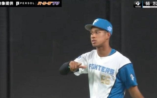 球場騒然！もはやイチローレベル？日本ハム・万波中正の“ノーバウンド”超爆肩レーザービームがヤバすぎる　二塁走者が無念の本塁憤死を遂げた瞬間「ミットの音まで気持ちいい」「今年もGGいけそう！」