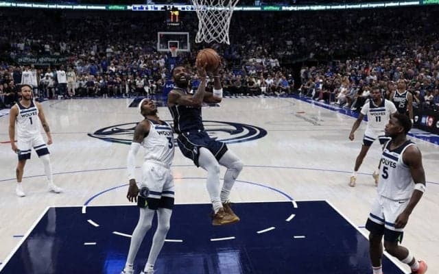 無類の勝負強さを発揮するカイリー…「彼はクラッチタイムのために生まれてきたのさ」