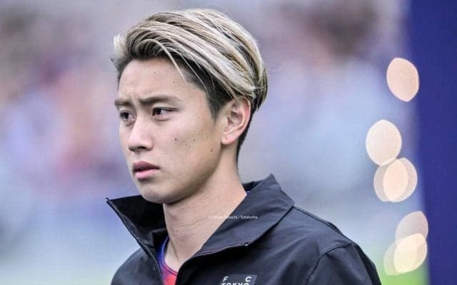 「超かっけーな」パリ五輪出場を目指す天才MF荒木遼太郎が“金×青”の新ヘアカラーを公開！「FC東京のファラオ」「イケメンは何してもイケメンだ！」の声