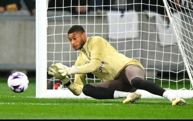 スパーズ、生え抜きのGKオースティンとの契約を2029年まで延長