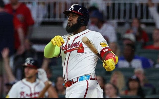 苦しむ大谷翔平と3本差に…オズナがリーグトップ独走16号　6戦ぶりの豪快弾に本拠地熱狂