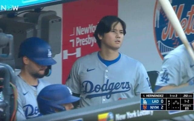 大丈夫か…？ 大谷翔平の様子が何かおかしい…！？ ベンチで見せた一瞬の“表情”にファン騒然 「心配になるな…」「6月から無双するから大丈夫だろ」