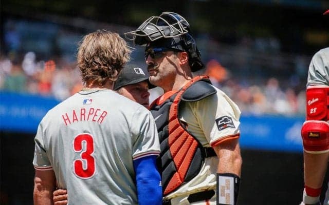 道具吹っ飛ばし一触即発　7年前と同じ日に“乱闘寸前”…ファン怒り「明らかに故意」