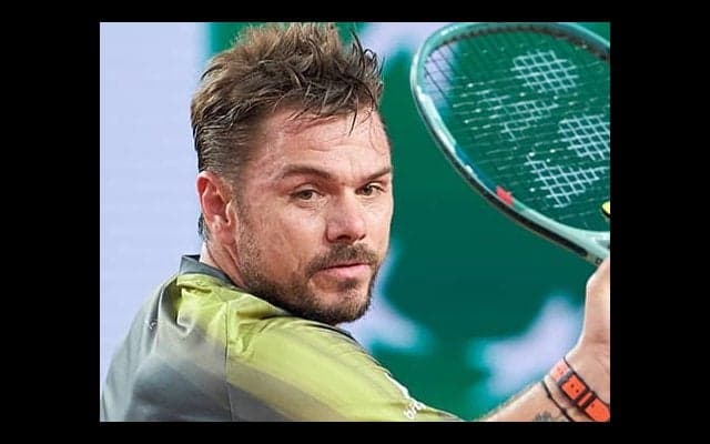 2回戦敗退も少女にラケット贈る