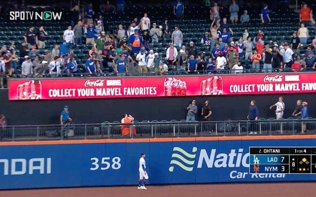 大谷翔平の逆方向HRに左翼手“ガックリ”　打球を見送り諦めた“絶望リアクション”の瞬間