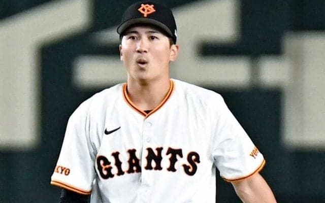 巨人ドラ4の超人キャッチが「えぐい」　東京D騒然の“エビ反り”トスが「なんかすごい」