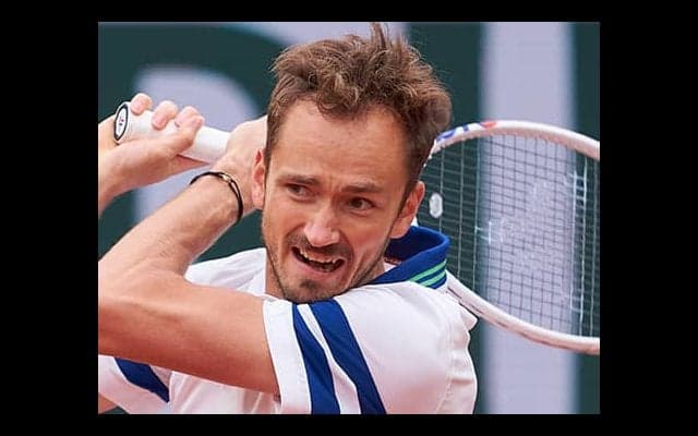  メド 相手棄権で全仏OP3回戦進出 