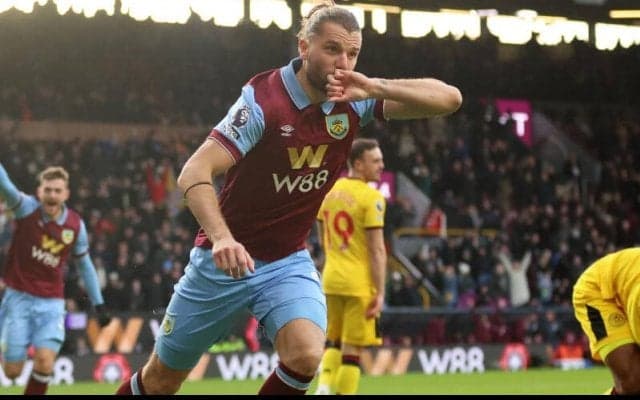 元イングランド代表FWジェイ・ロドリゲスが来季もバーンリーとともに！　新たに1年契約